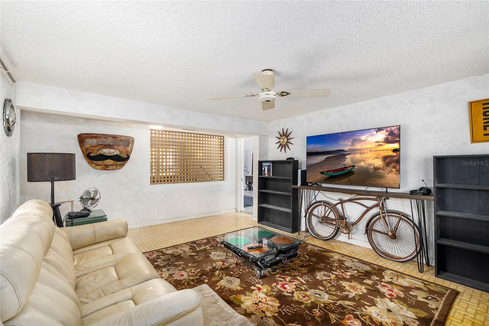 Image 25 of 47 For 2027 Pinecrest Way