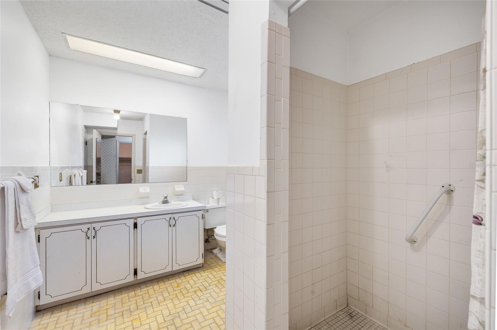 Image 31 of 47 For 2027 Pinecrest Way