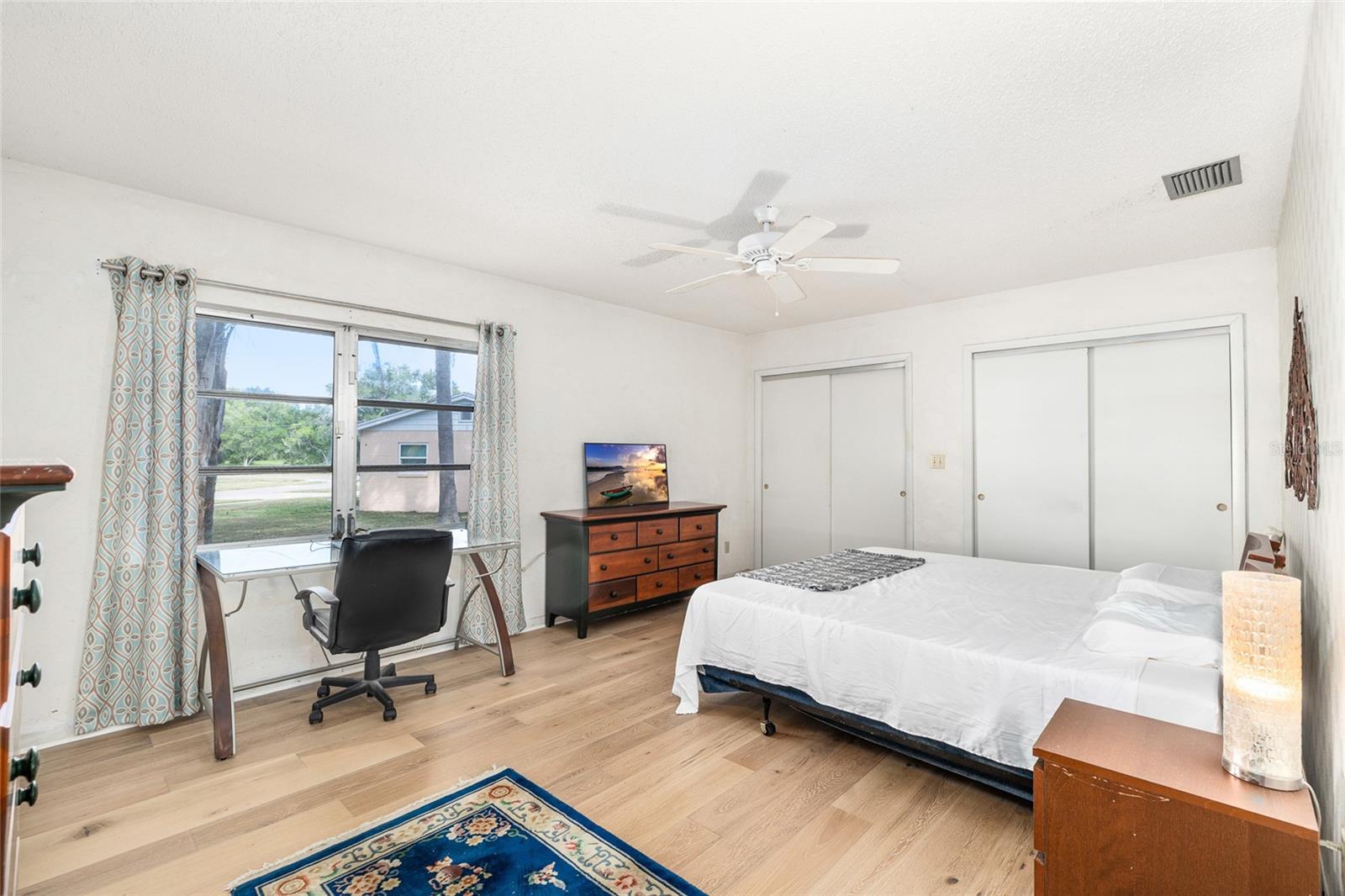 Image 33 of 47 For 2027 Pinecrest Way