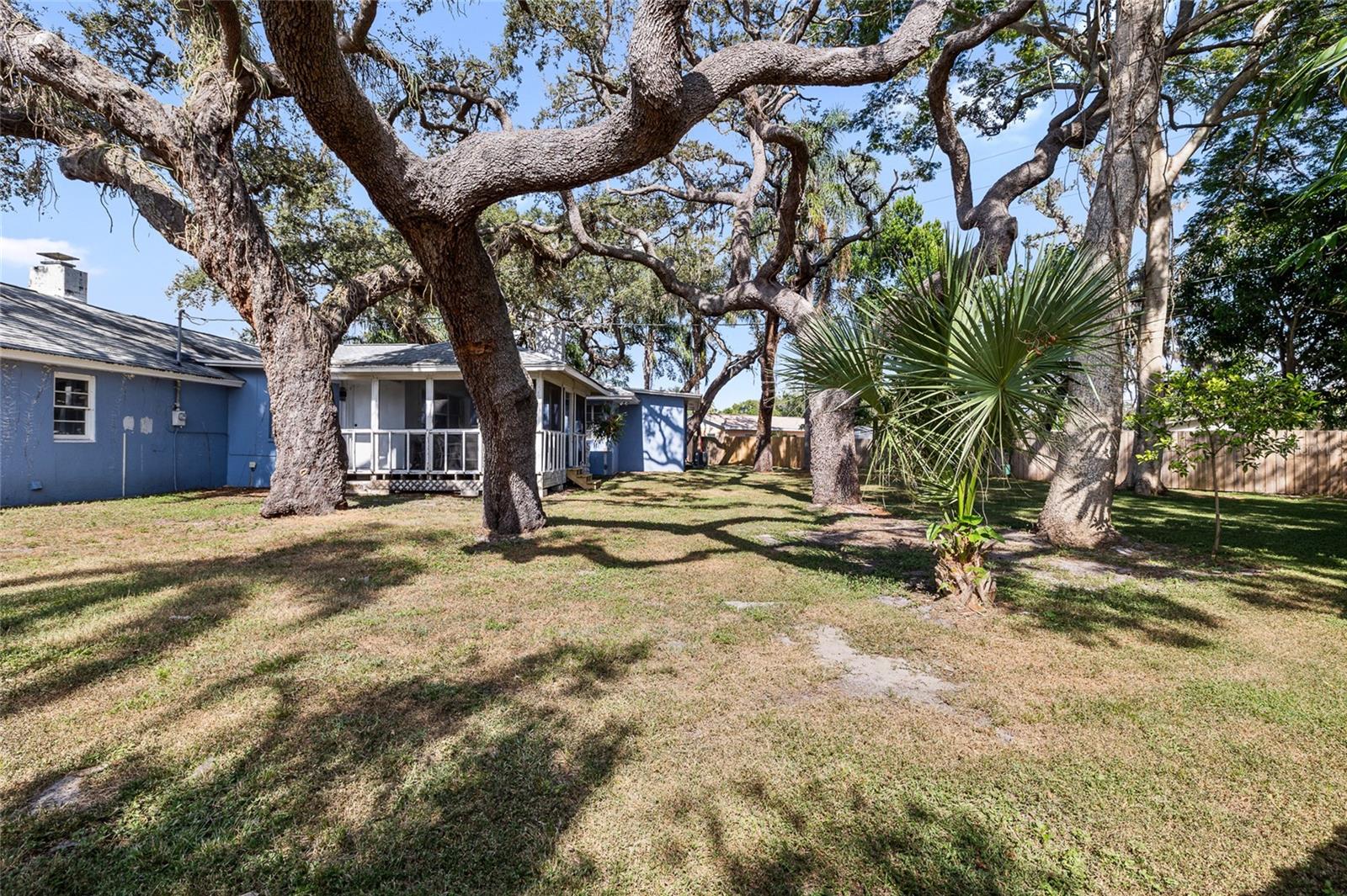 Image 7 of 47 For 2027 Pinecrest Way