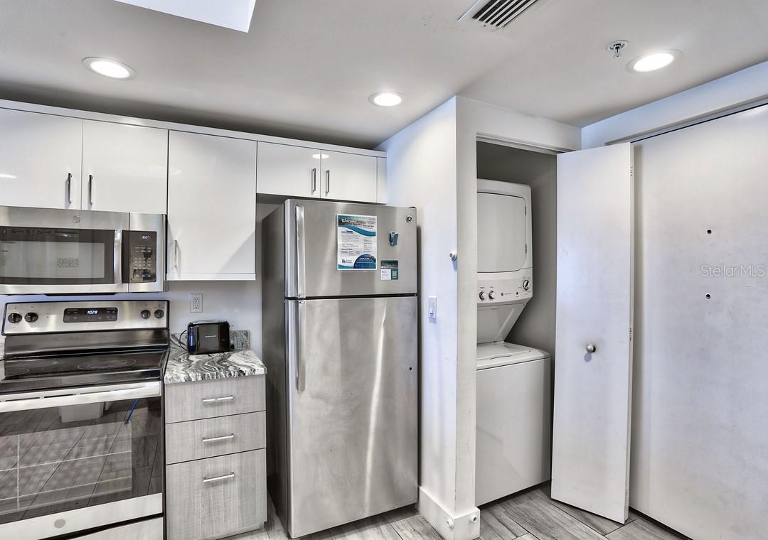 Image 10 of 40 For 10116 Gulf Boulevard 203w