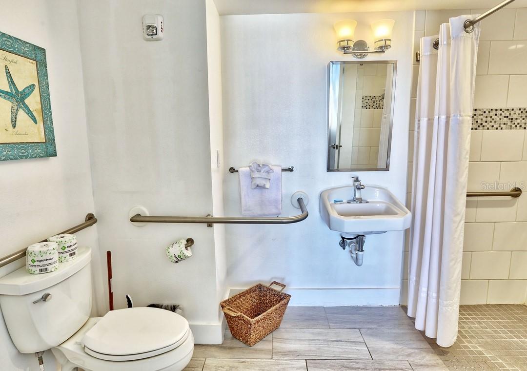 Image 14 of 40 For 10116 Gulf Boulevard 203w