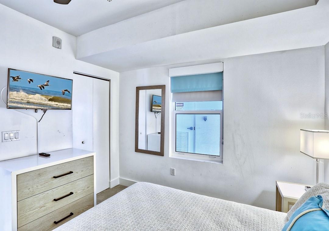 Image 17 of 40 For 10116 Gulf Boulevard 203w