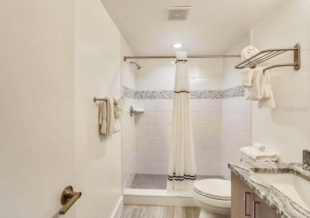 Image 18 of 40 For 10116 Gulf Boulevard 203w