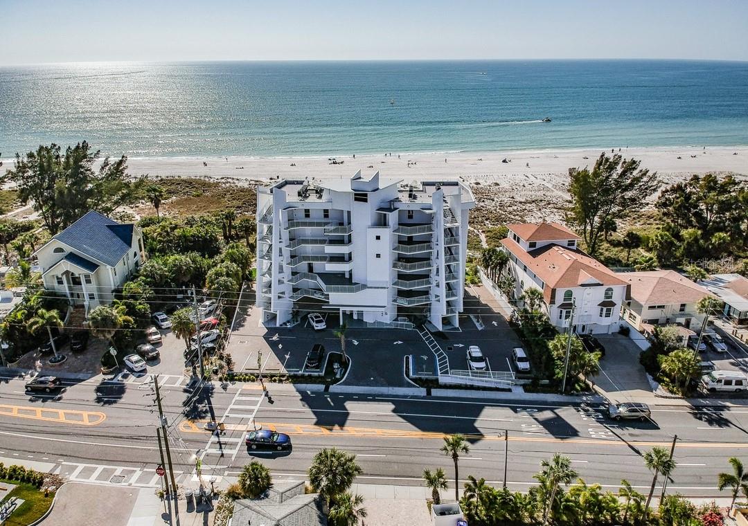 Image 21 of 40 For 10116 Gulf Boulevard 203w