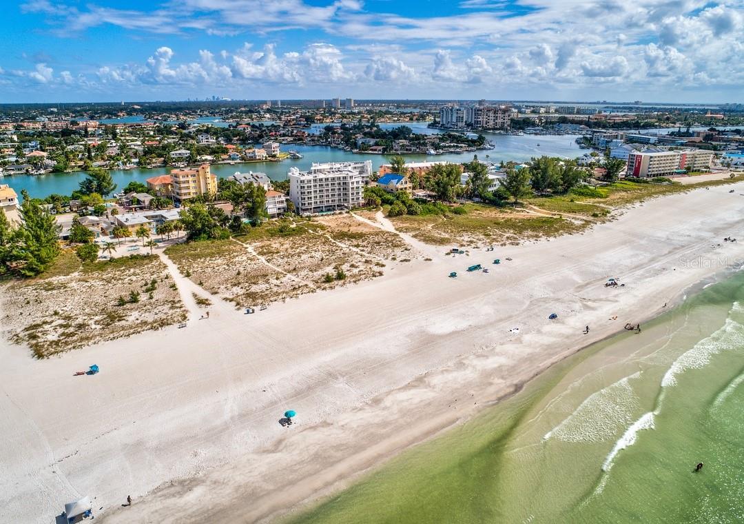 Image 22 of 40 For 10116 Gulf Boulevard 203w