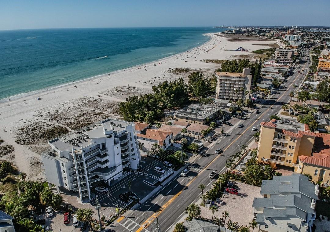 Image 23 of 40 For 10116 Gulf Boulevard 203w