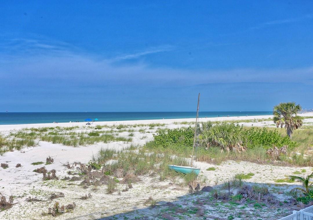 Image 38 of 40 For 10116 Gulf Boulevard 203w