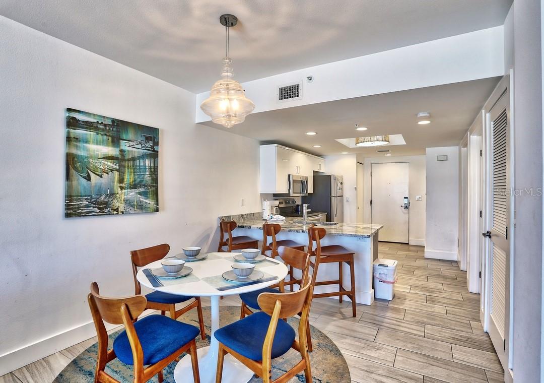 Image 7 of 40 For 10116 Gulf Boulevard 203w