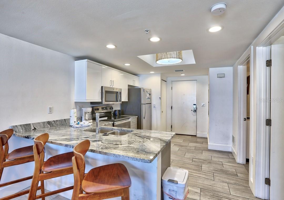 Image 9 of 40 For 10116 Gulf Boulevard 203w