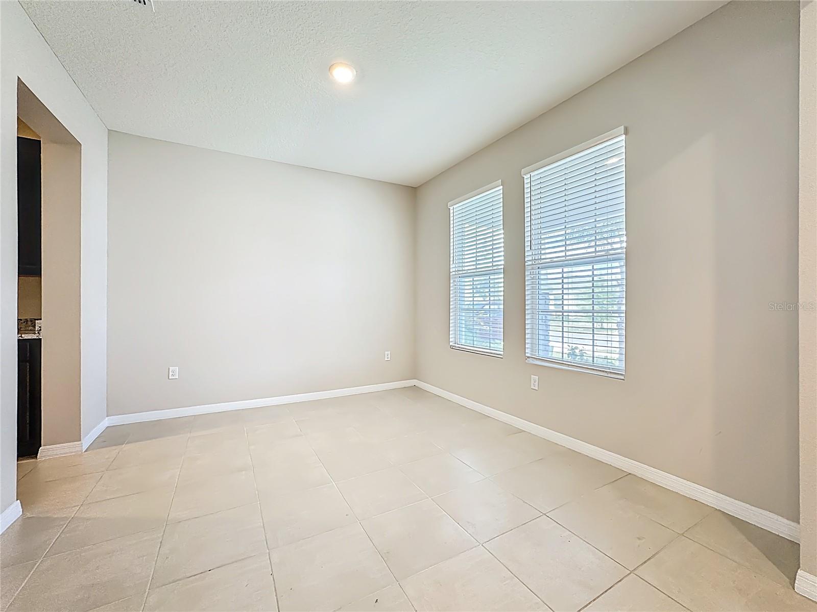 Listing photo id 11 for 13071 Brookside Moss Drive