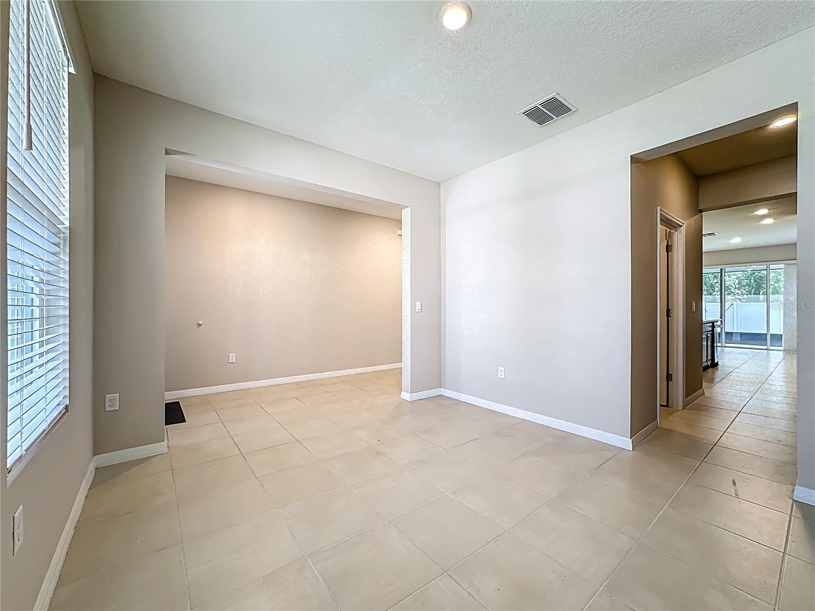 Listing photo id 13 for 13071 Brookside Moss Drive