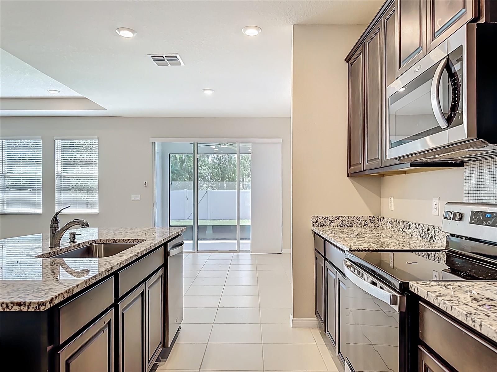 Listing photo id 16 for 13071 Brookside Moss Drive