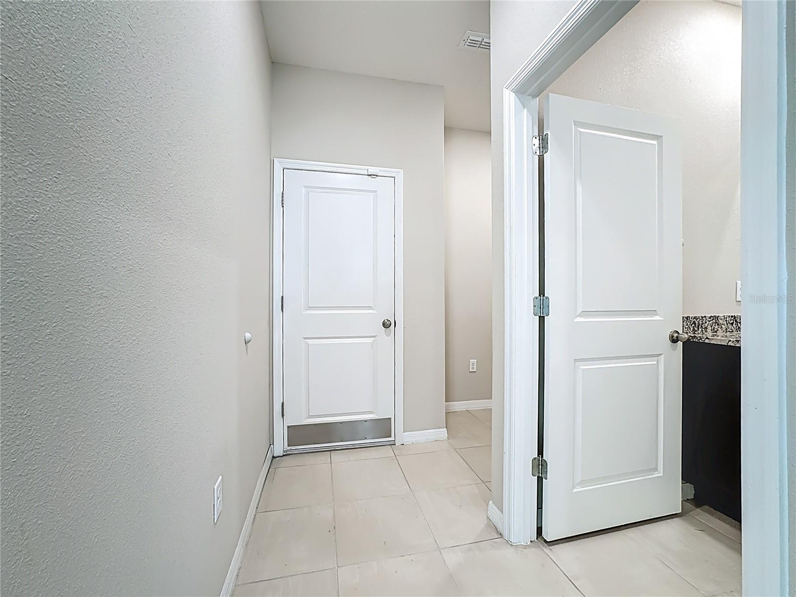 Listing photo id 32 for 13071 Brookside Moss Drive