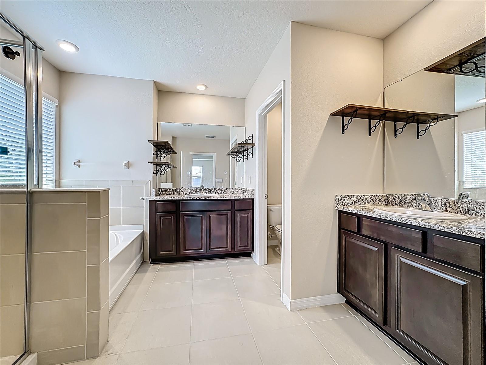 Listing photo id 46 for 13071 Brookside Moss Drive