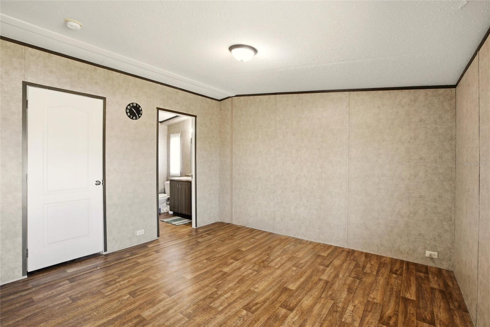 Image 16 of 44 For 1885 Far Pointe Drive