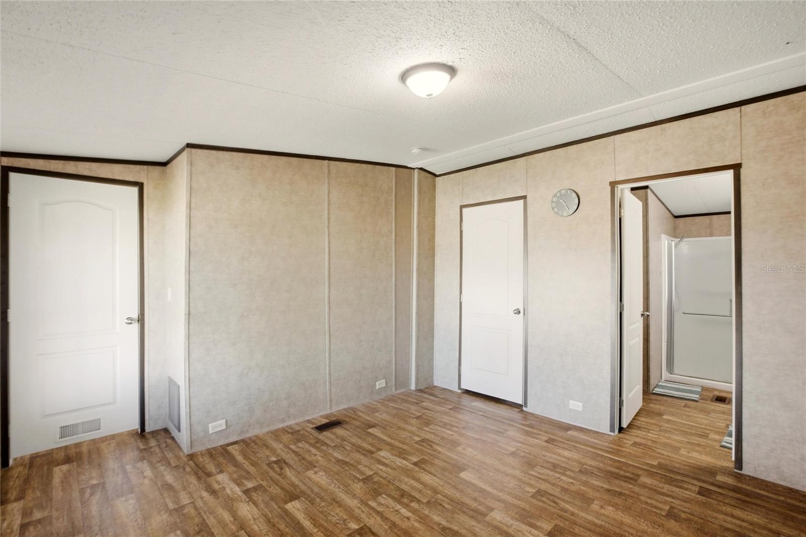 Image 17 of 44 For 1885 Far Pointe Drive