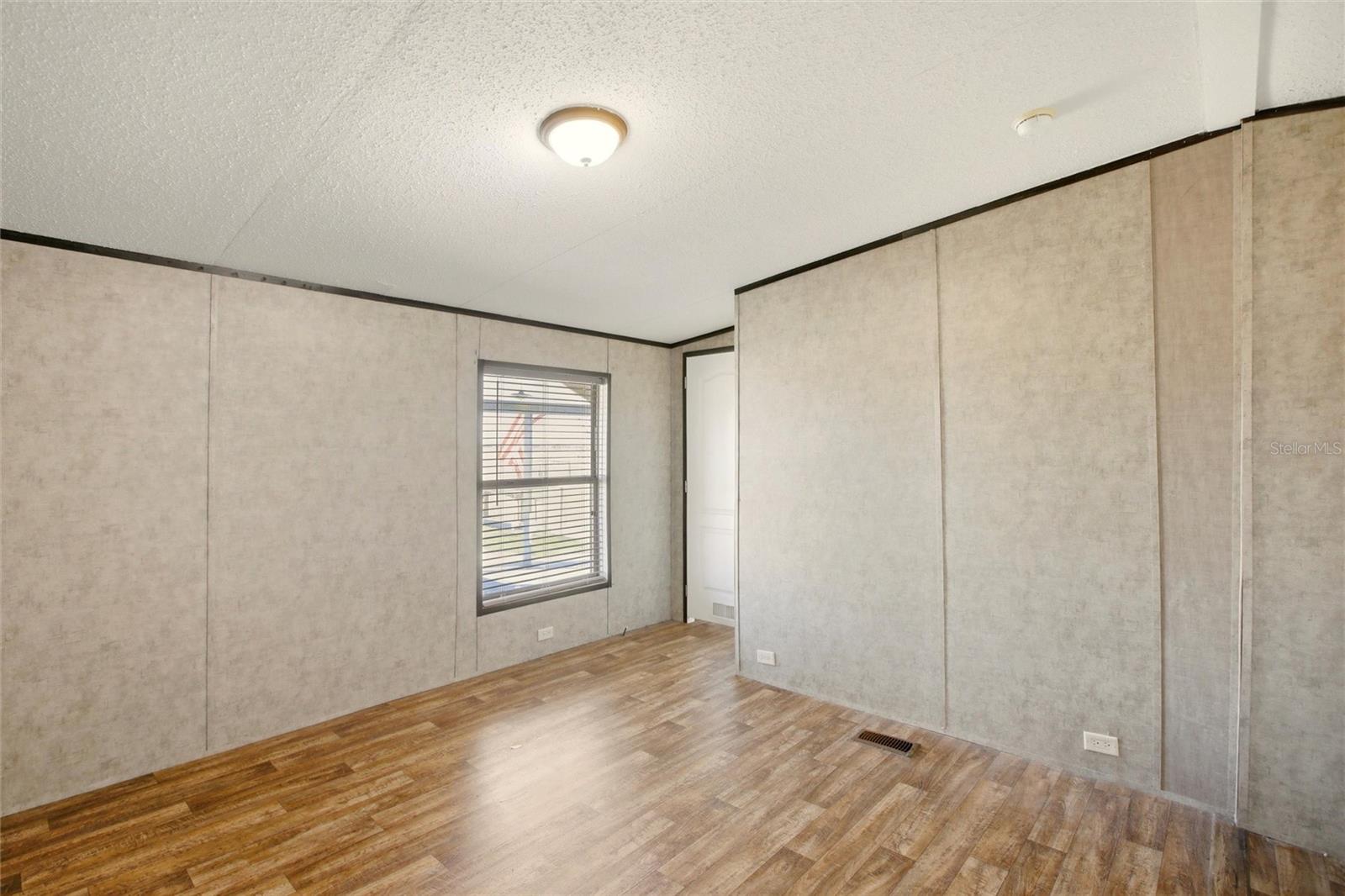 Image 18 of 44 For 1885 Far Pointe Drive