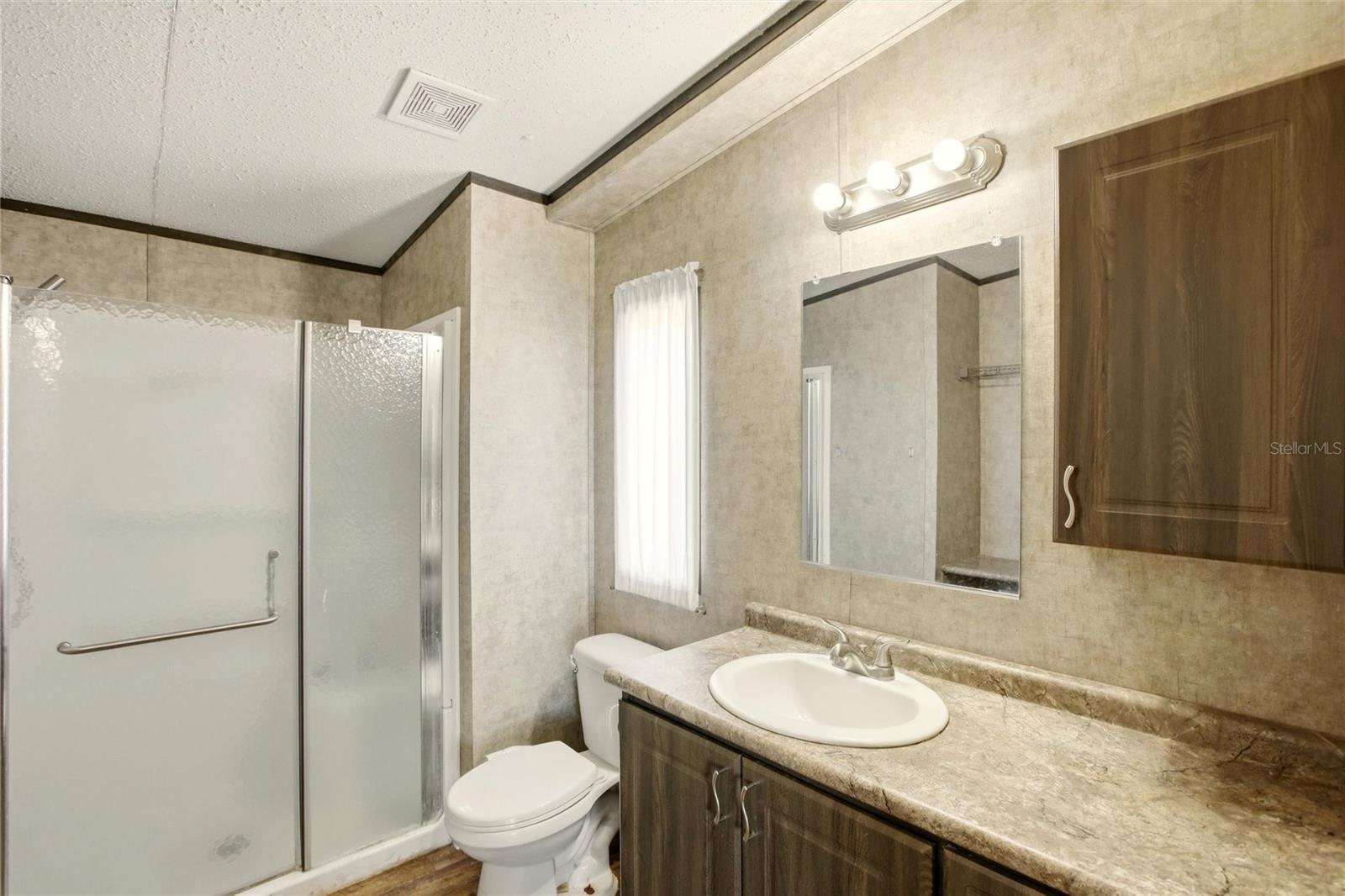 Image 19 of 44 For 1885 Far Pointe Drive