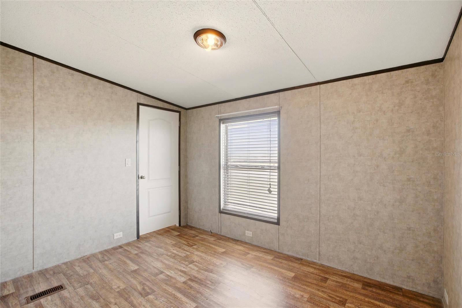 Image 22 of 44 For 1885 Far Pointe Drive