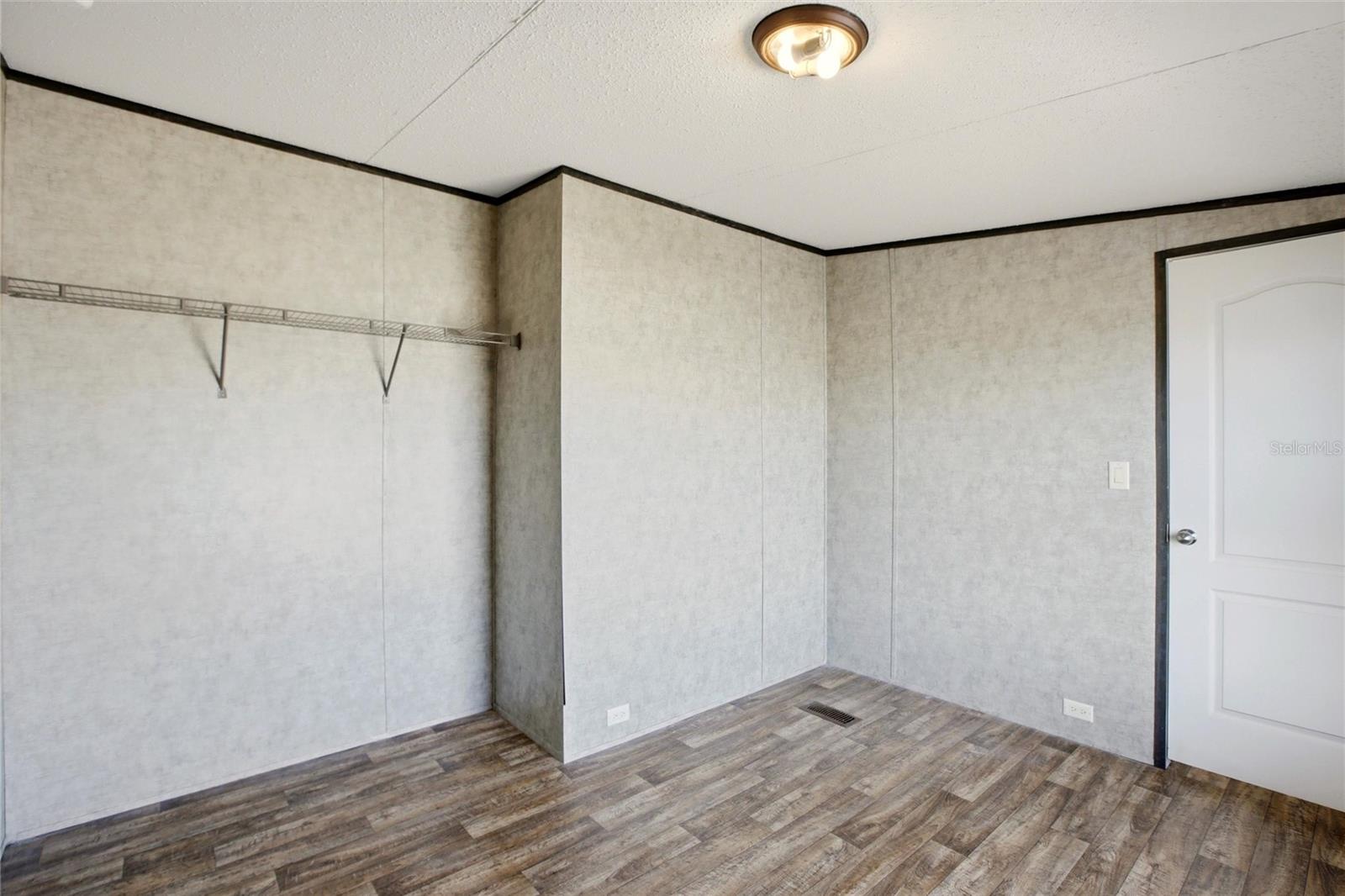 Image 23 of 44 For 1885 Far Pointe Drive