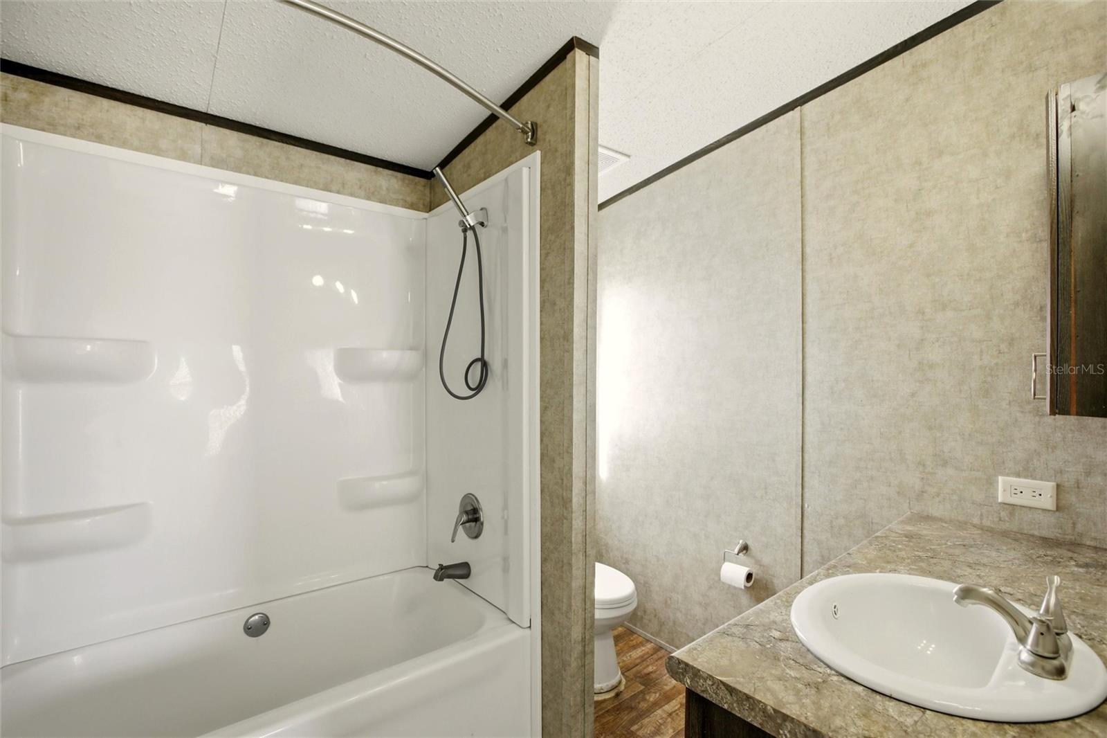 Image 24 of 44 For 1885 Far Pointe Drive