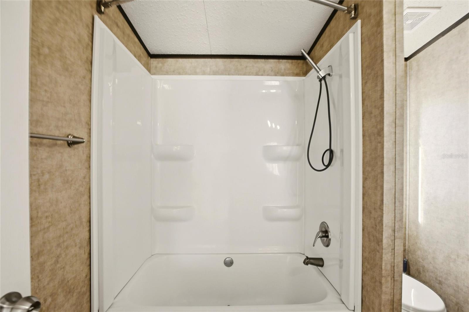 Image 25 of 44 For 1885 Far Pointe Drive