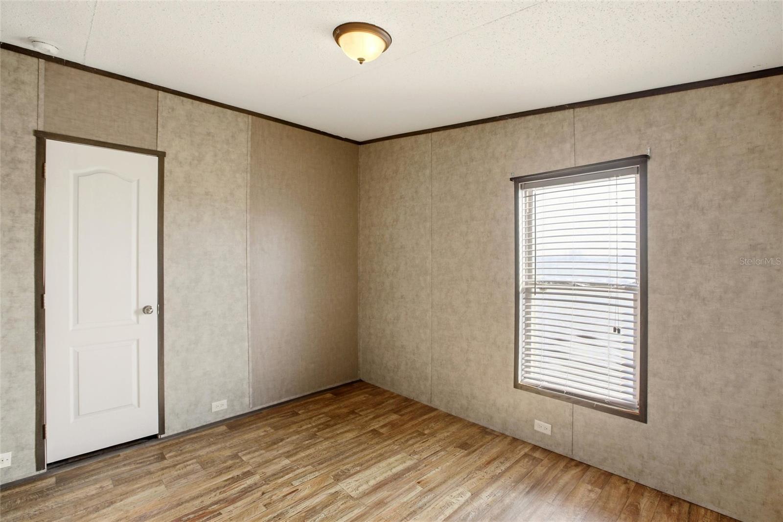 Image 28 of 44 For 1885 Far Pointe Drive