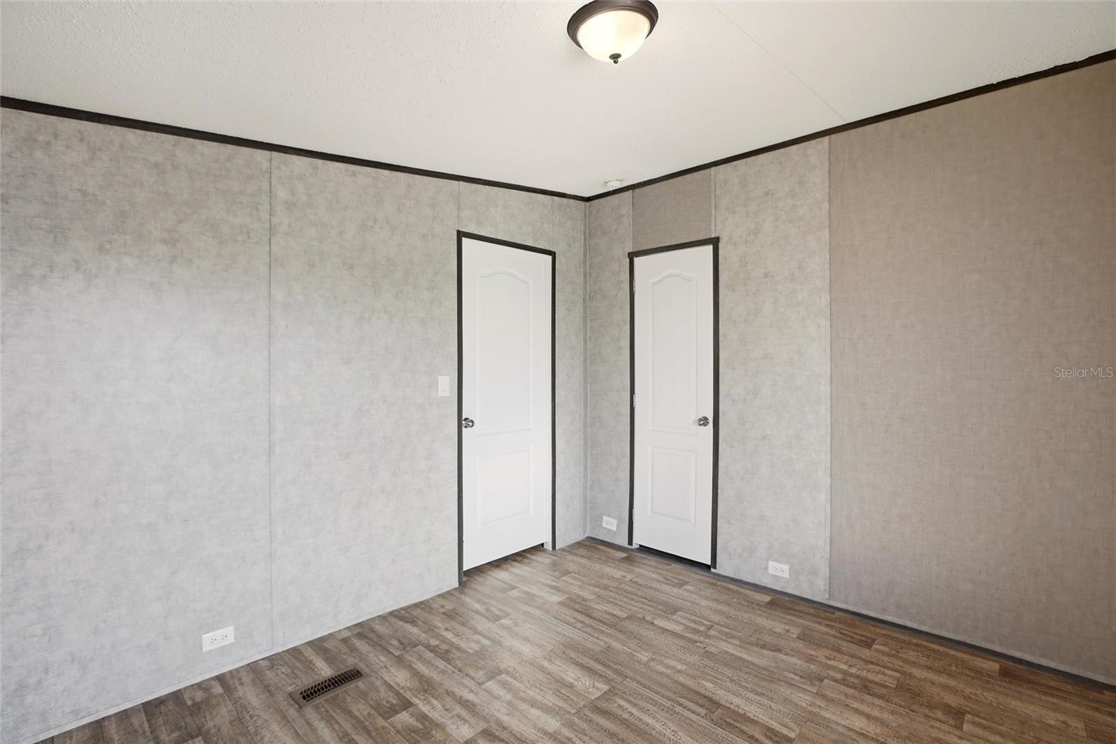 Image 29 of 44 For 1885 Far Pointe Drive