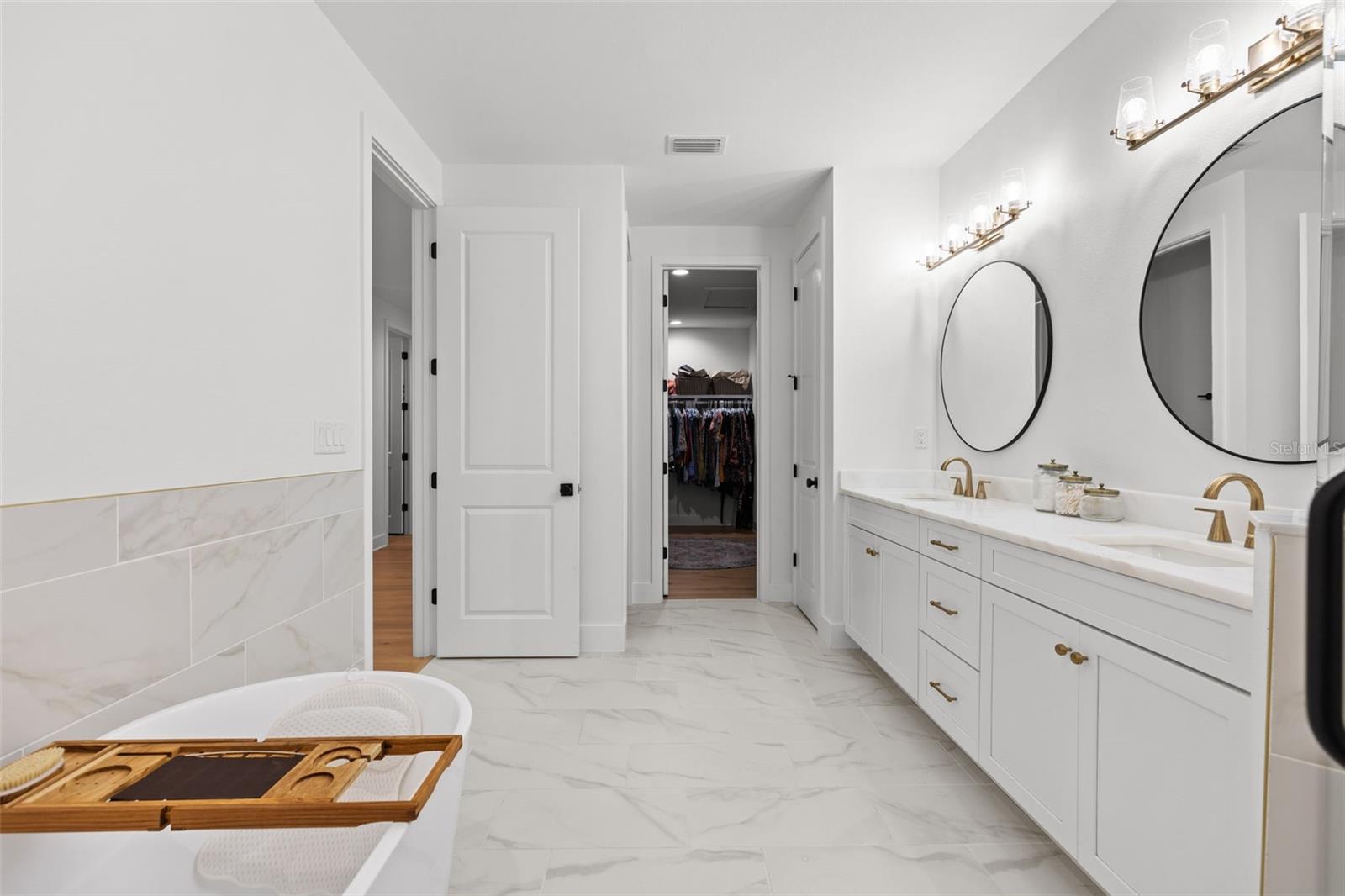 Image 32 of 74 For 2905 Leila Avenue