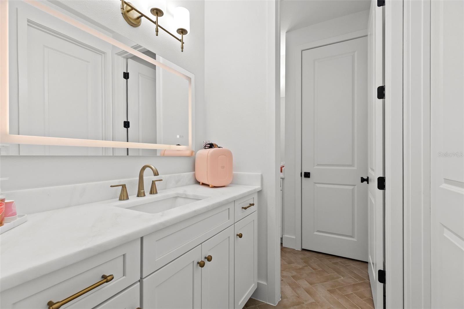 Image 40 of 74 For 2905 Leila Avenue