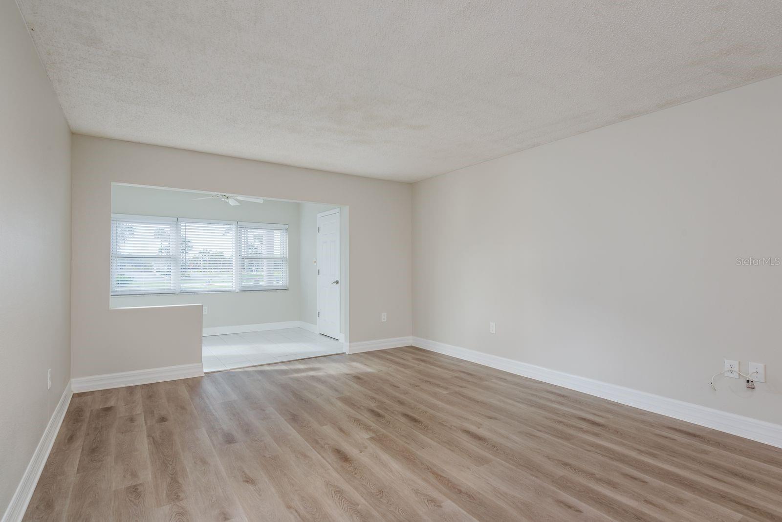 Image 13 of 41 For 8 Glencoe Place 104