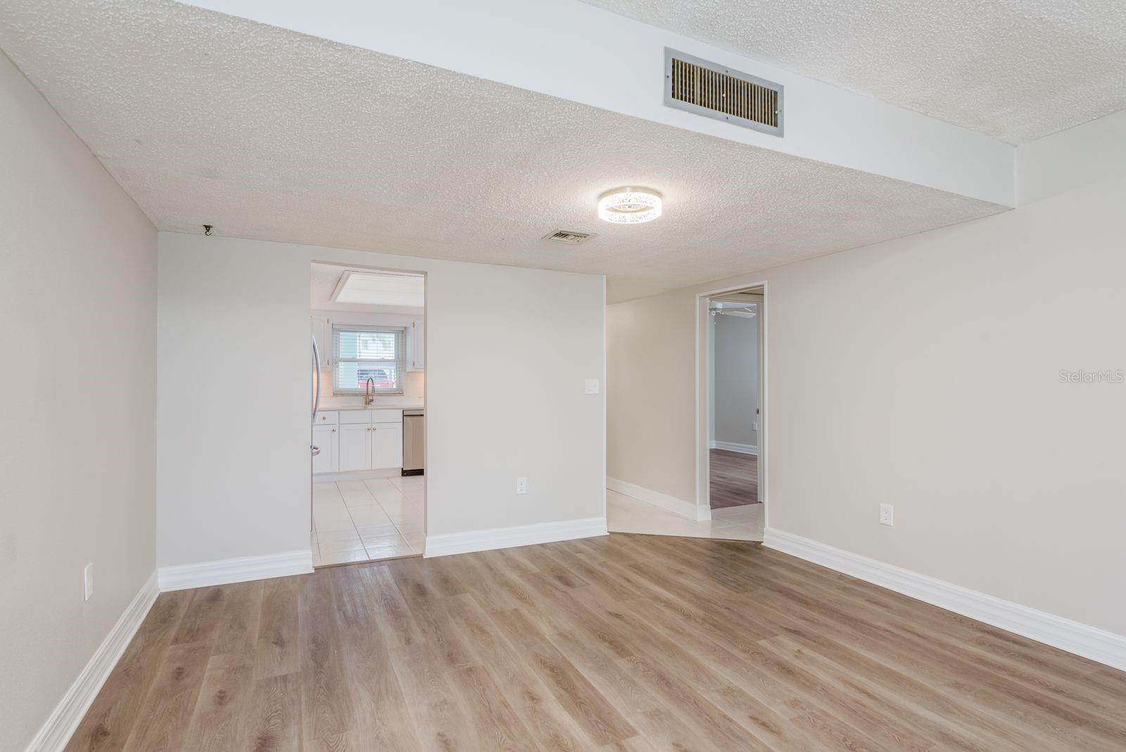 Image 15 of 41 For 8 Glencoe Place 104