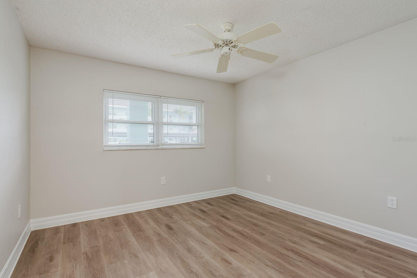 Image 19 of 41 For 8 Glencoe Place 104