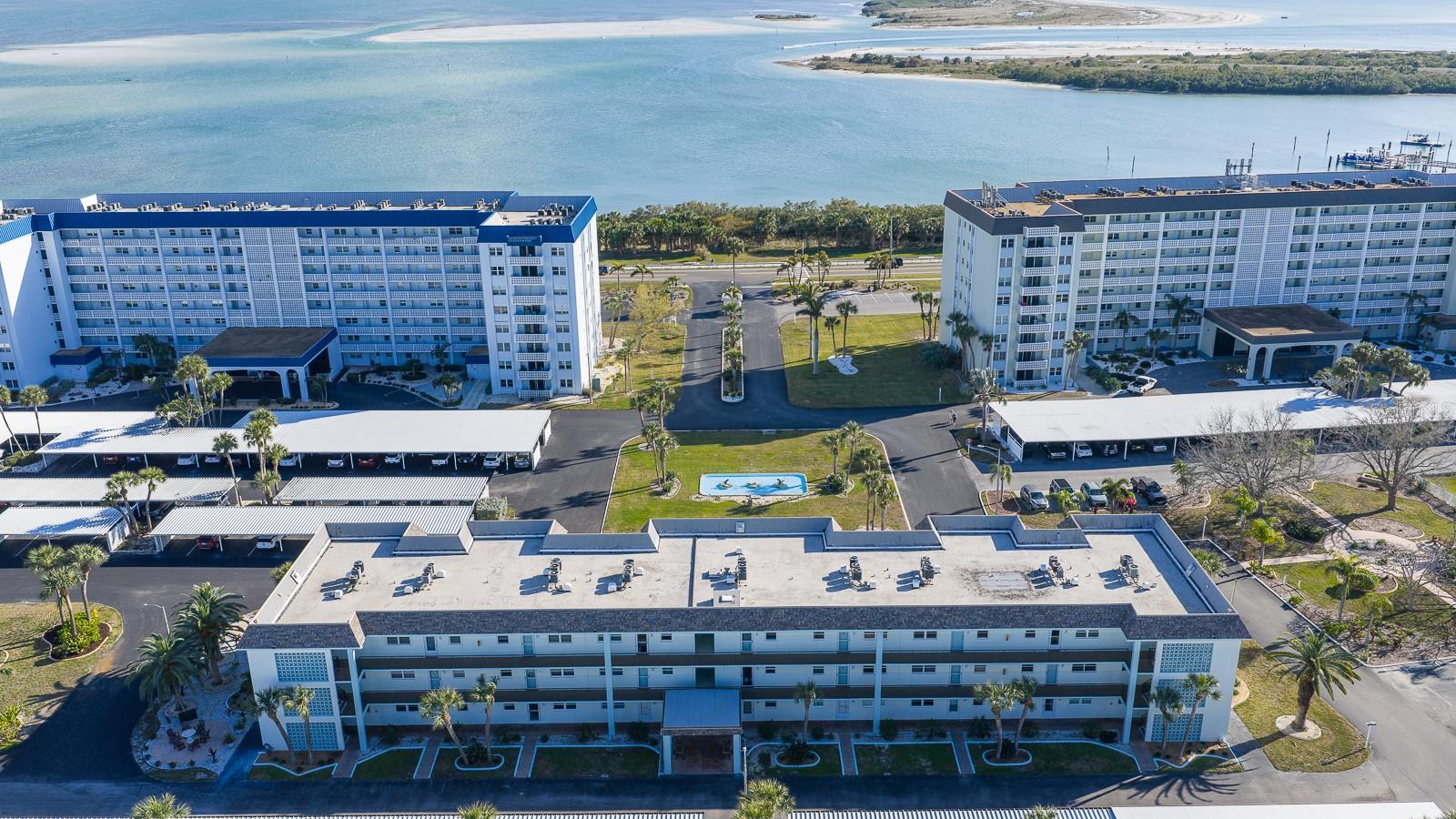 Image 2 of 41 For 8 Glencoe Place 104