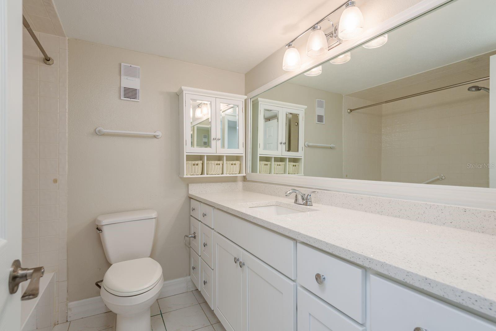 Image 21 of 41 For 8 Glencoe Place 104