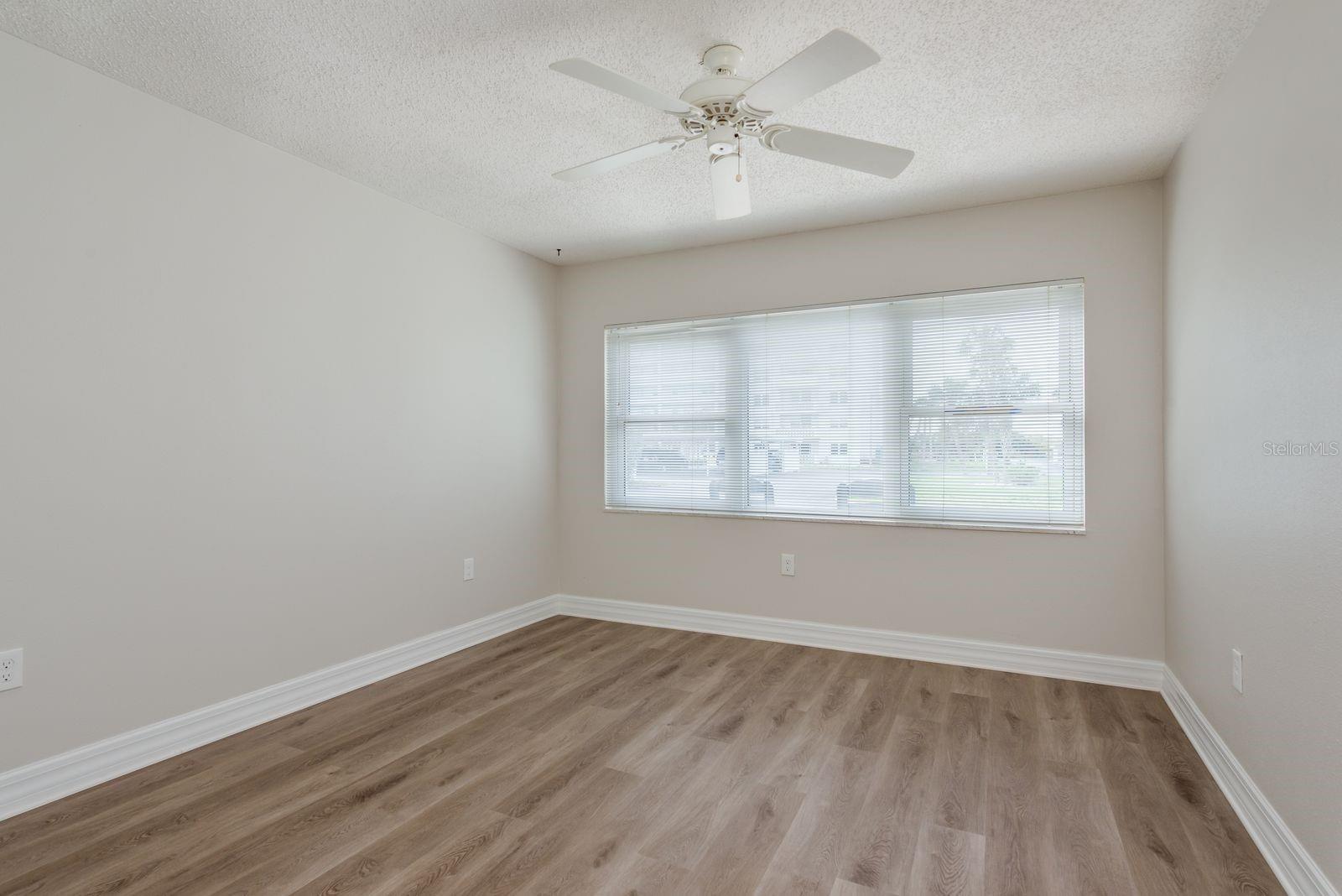 Image 22 of 41 For 8 Glencoe Place 104