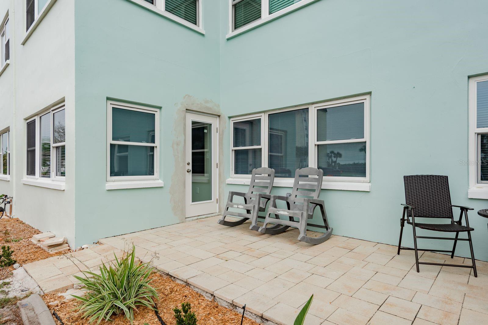 Image 29 of 41 For 8 Glencoe Place 104