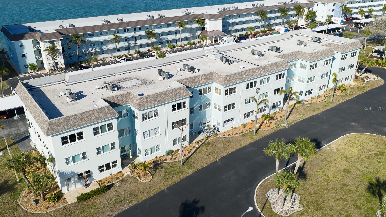 Image 36 of 41 For 8 Glencoe Place 104