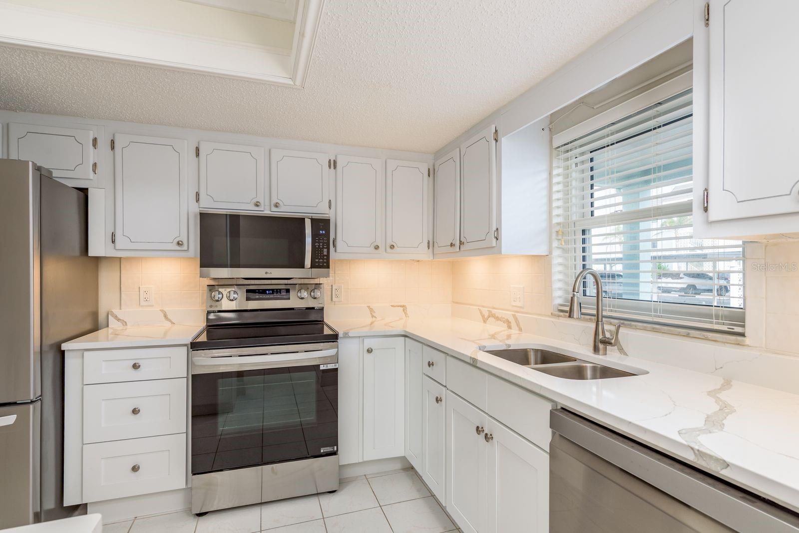 Image 5 of 41 For 8 Glencoe Place 104