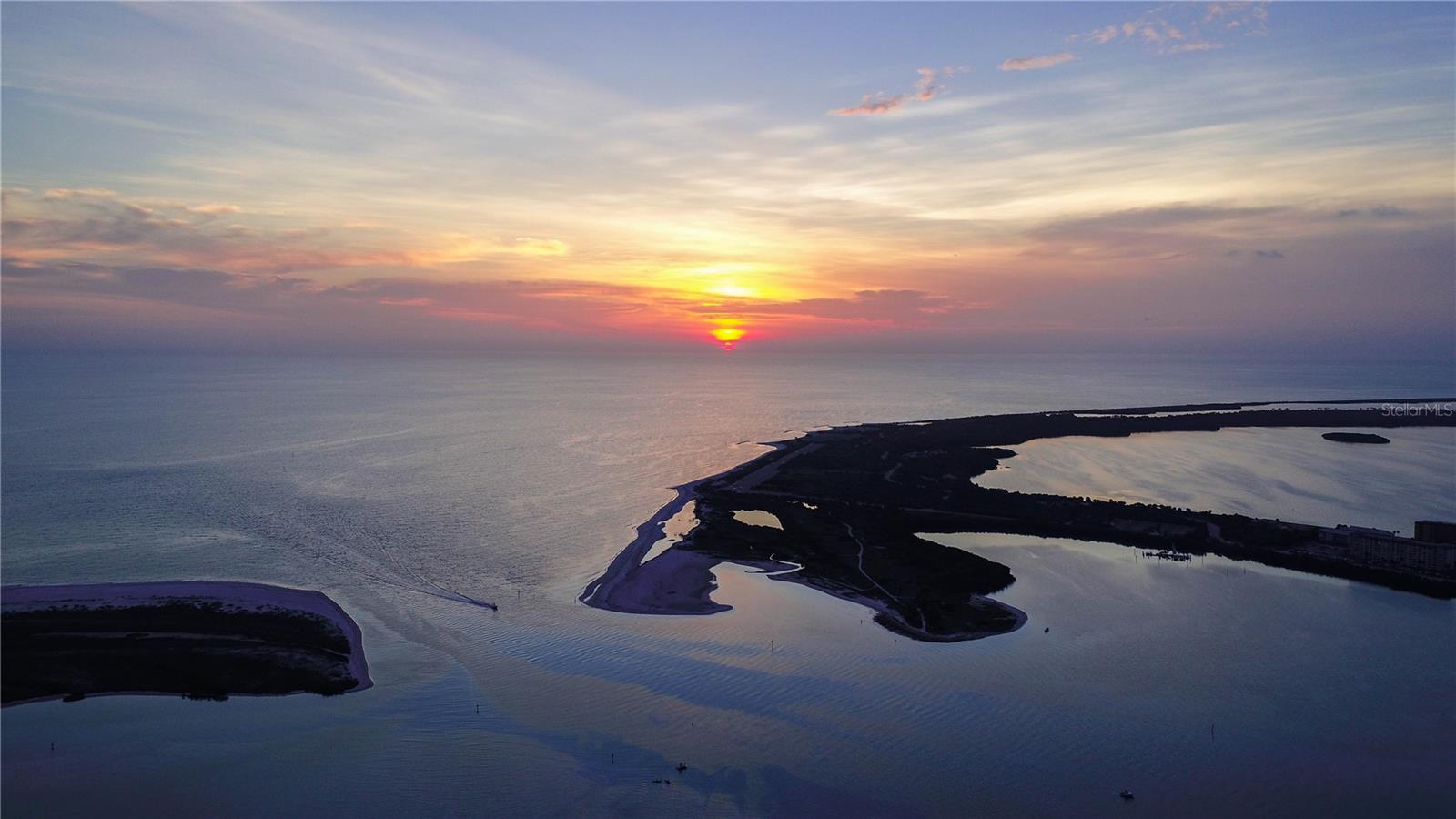 Image 6 of 41 For 8 Glencoe Place 104