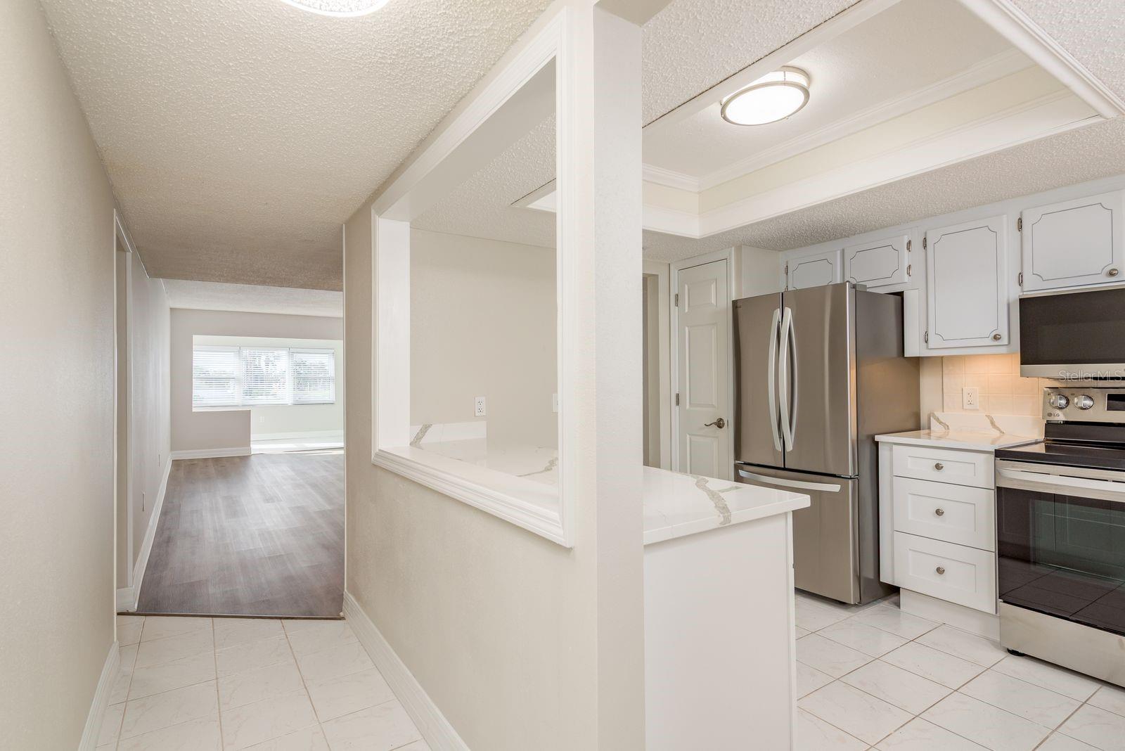 Image 9 of 41 For 8 Glencoe Place 104