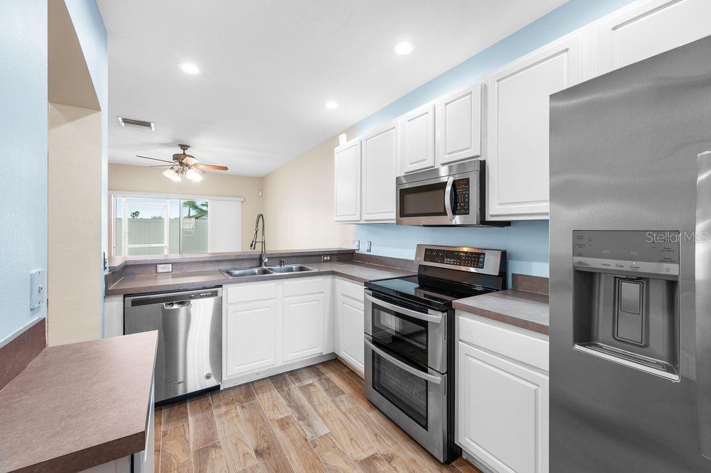 Image 6 of 30 For 16249 Swan View Circle