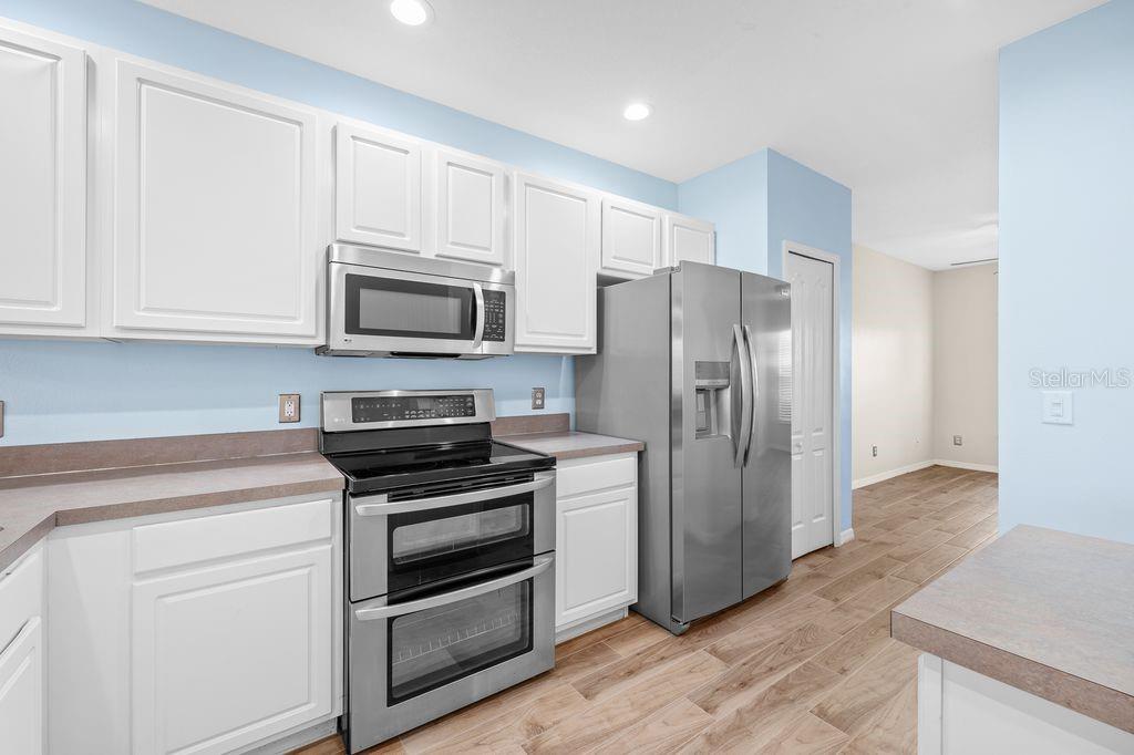 Image 7 of 30 For 16249 Swan View Circle