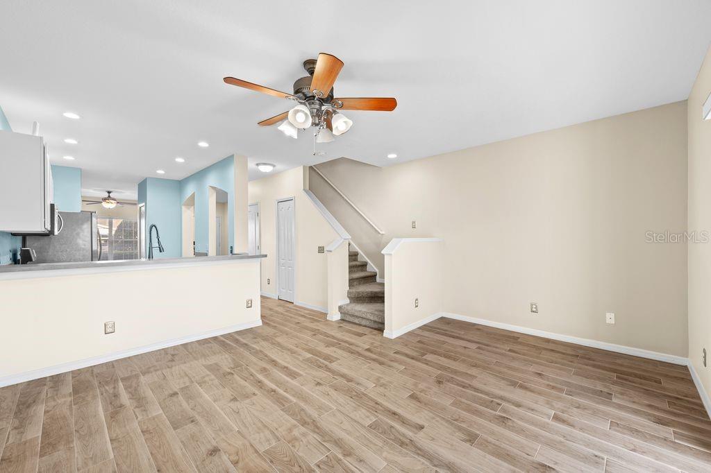 Image 9 of 30 For 16249 Swan View Circle