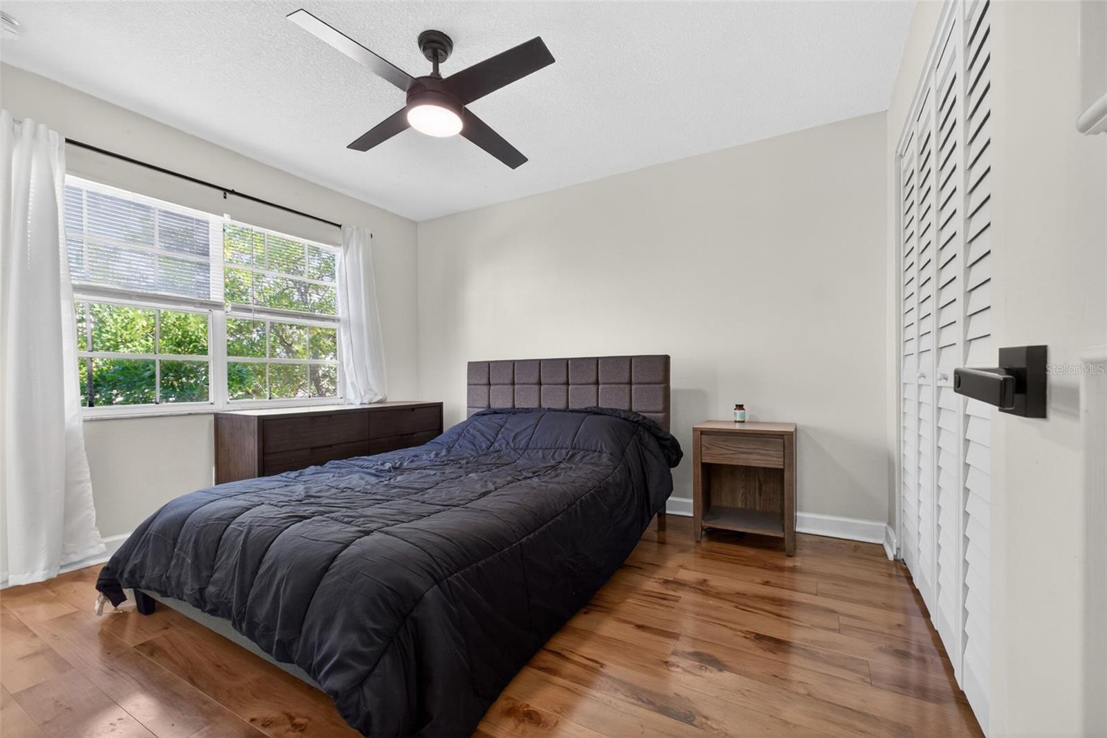 Image 21 of 47 For 218 Tampania Avenue