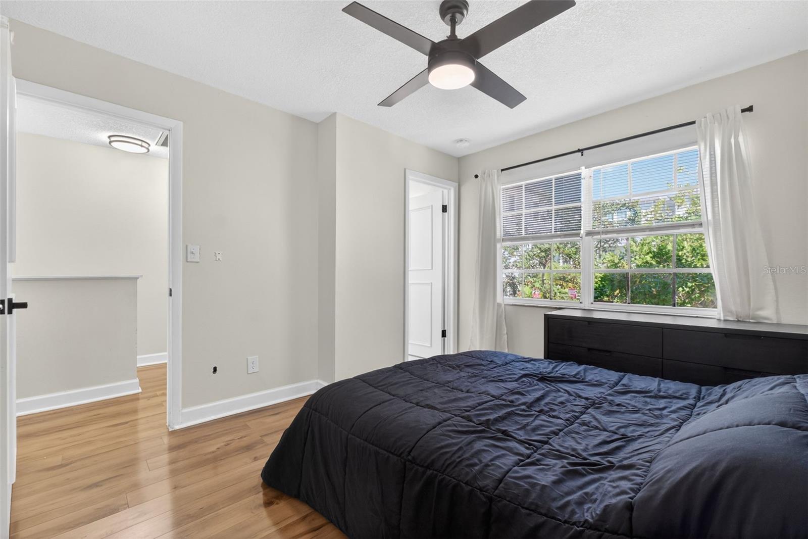 Image 22 of 47 For 218 Tampania Avenue