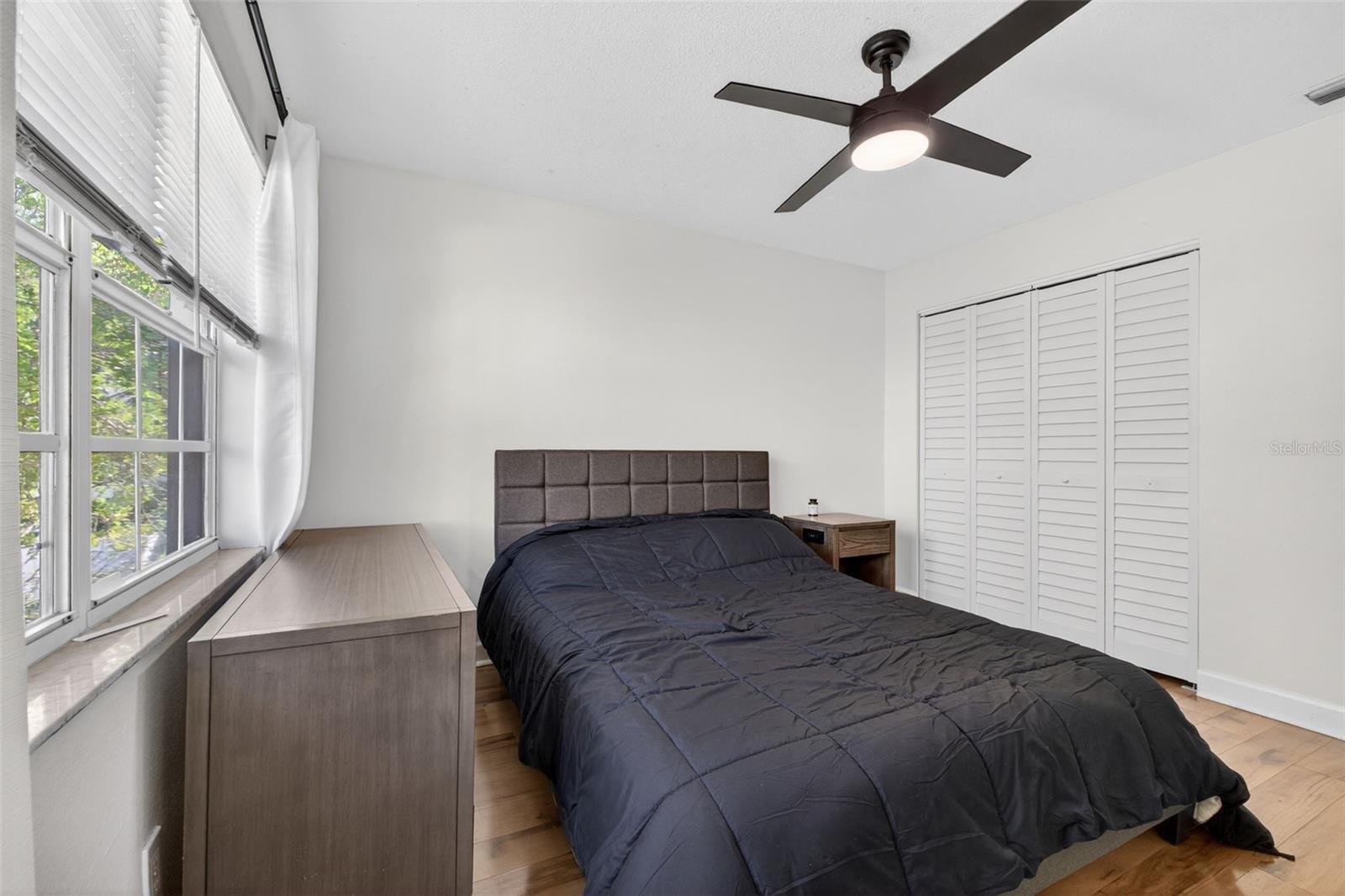 Image 23 of 47 For 218 Tampania Avenue