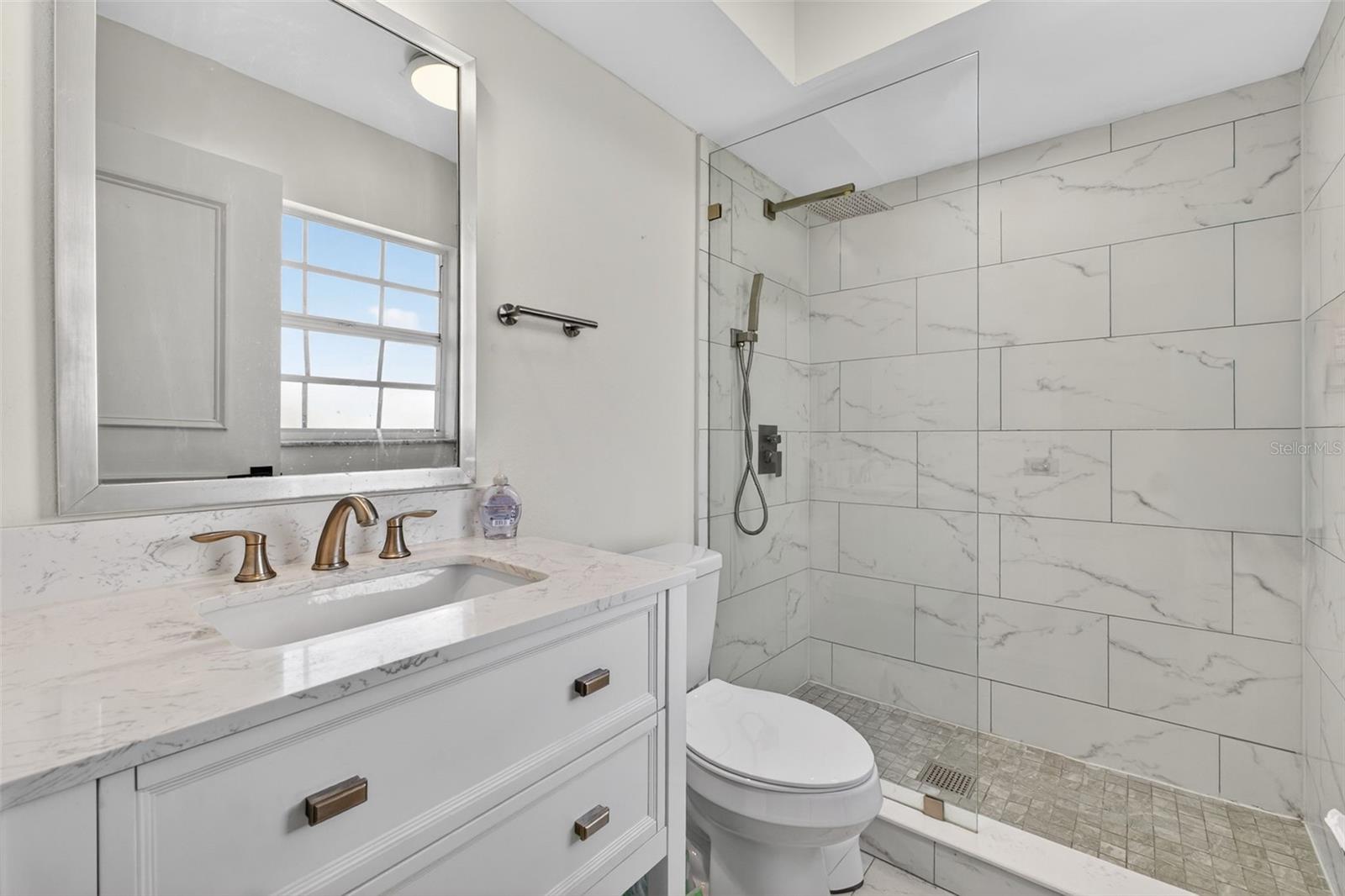 Image 24 of 47 For 218 Tampania Avenue