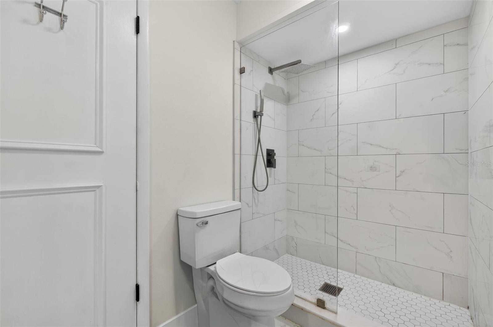 Image 28 of 47 For 218 Tampania Avenue